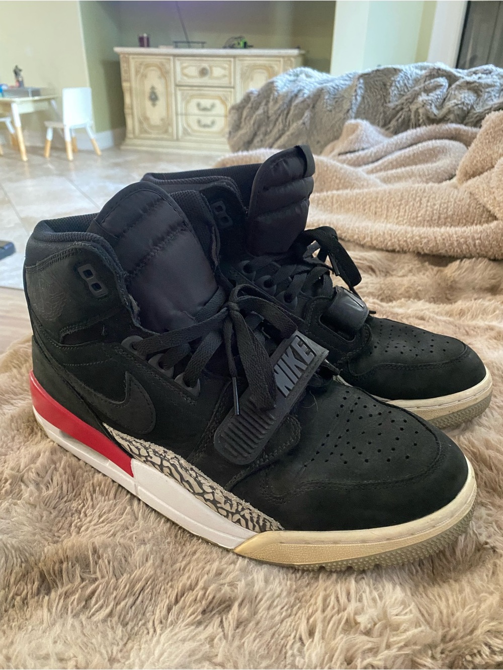 Nike Air Jordan Legacy 312 - Men's size 10.5 in black